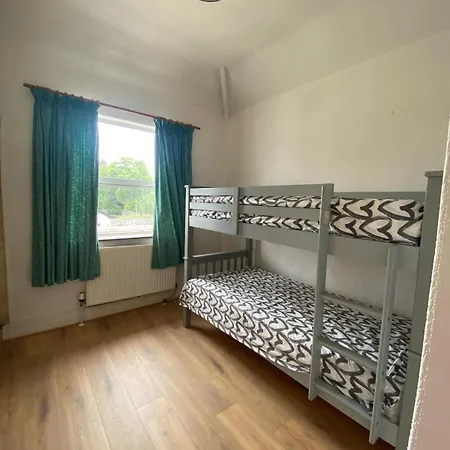 Lovely Bed Close To Center *